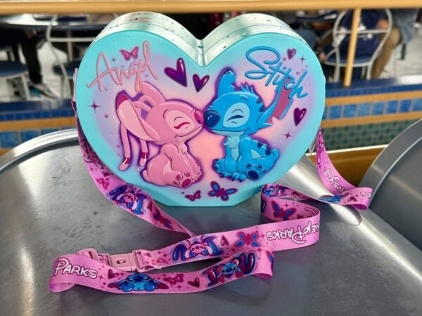 Stitch y Angel Palomera San Valentín  Disney Parks