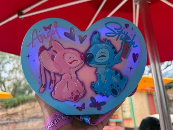 Stitch y Angel Palomera San Valentín  Disney Parks