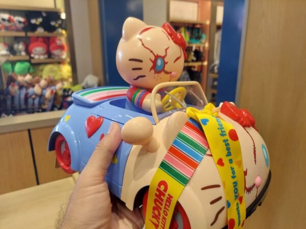 Palomera Hello Kitty Chucky Universal Studios