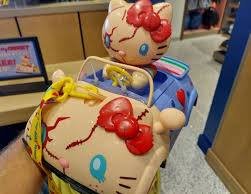 Palomera Hello Kitty Chucky Universal Studios