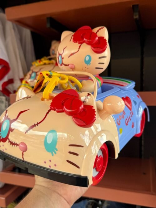 Palomera Hello Kitty Chucky Universal Studios