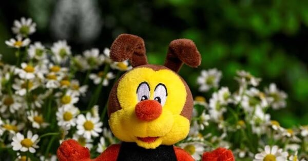 IMG_9818 Spike la Abeja Peluche magnético de hombro Disney Parks