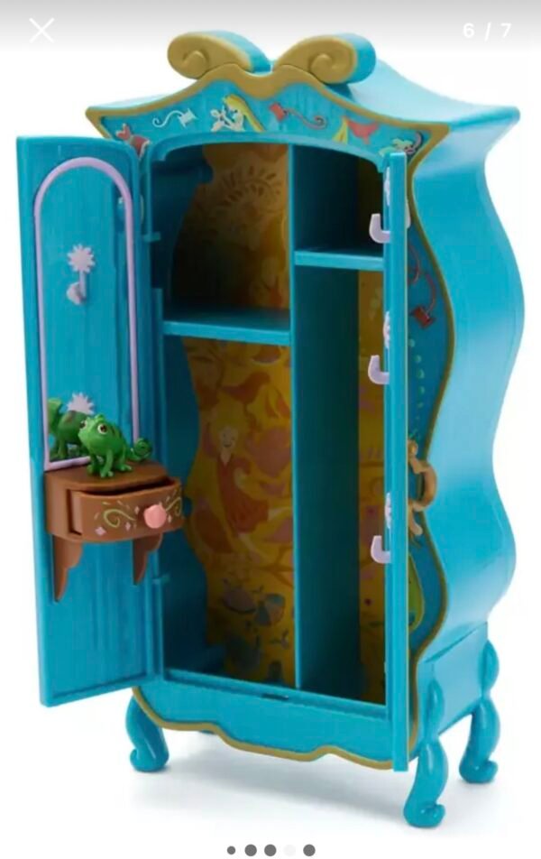 Rapunzel  Tangled Enredados Play Set Muñeca Y Ropero Disney Store