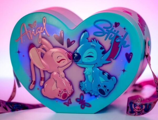 Stitch y Angel Palomera San Valentín  Disney Parks